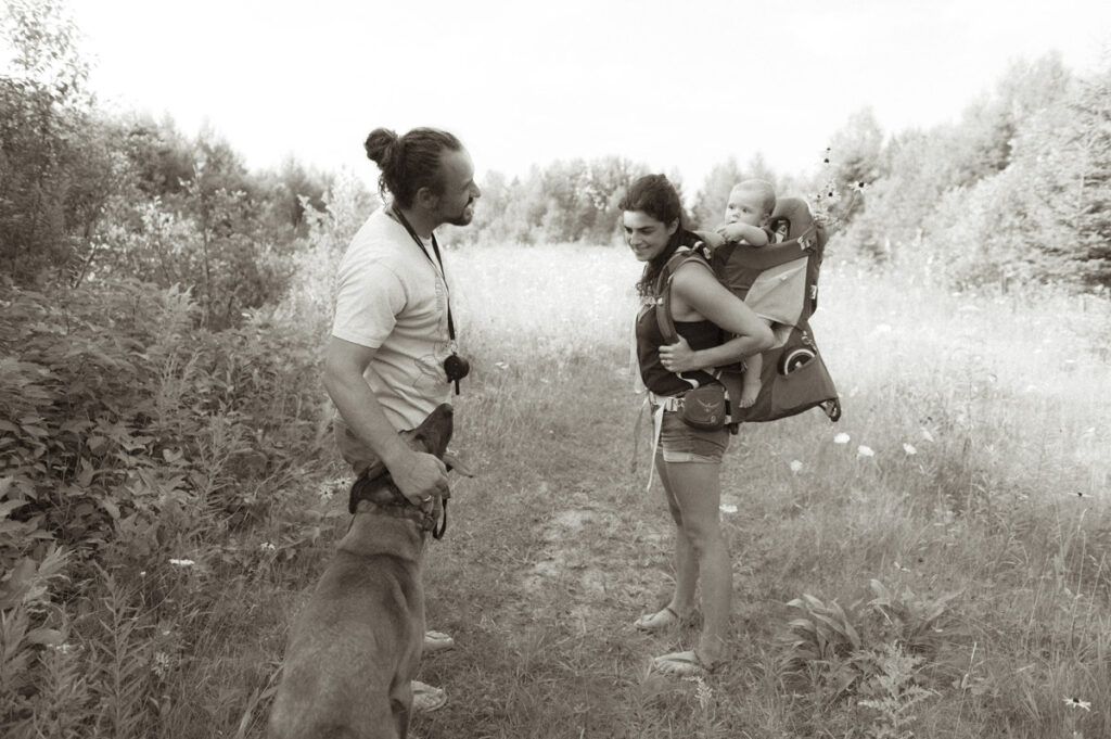 Family in Sudbury field documented by a Sudbury photographer. 